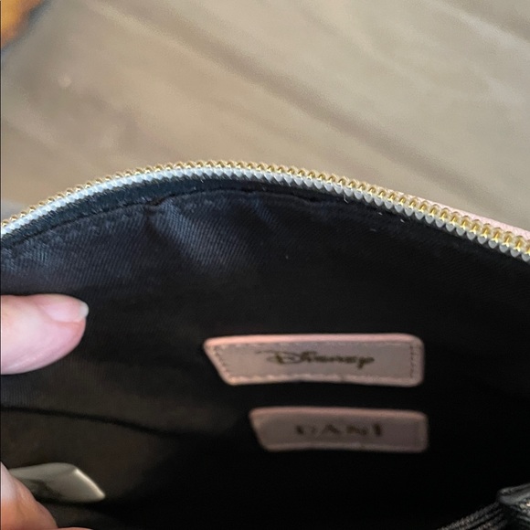 DANI by Danielle Nicole, Minnie Mouse crossbody handbag - Picture 4 of 7